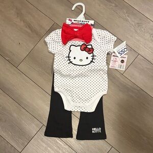 NWT hello kitty 3 pc set 9m